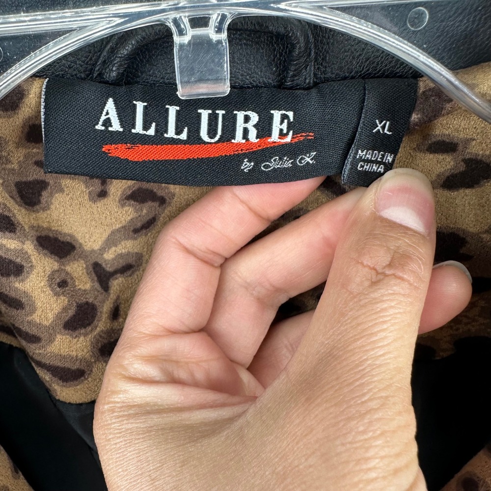 Allure by Julia K Womens XL‎ Black Faux Leather Moto Jacket Leopard Rose Floral - Picture 3 of 15